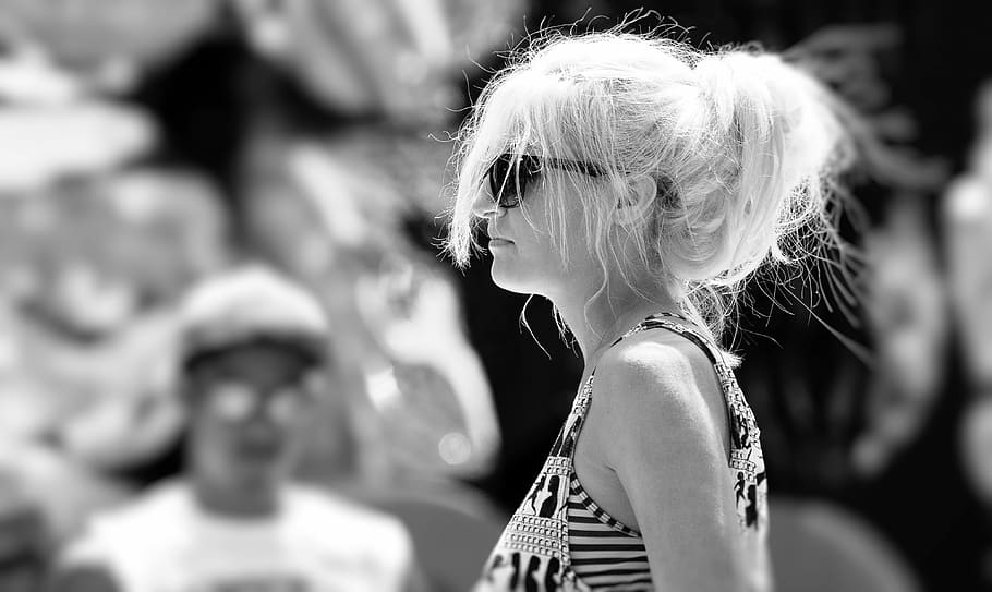 grayscale photography of woman facing sideways, grayscale photo of woman wearing black sunglasses, HD wallpaper