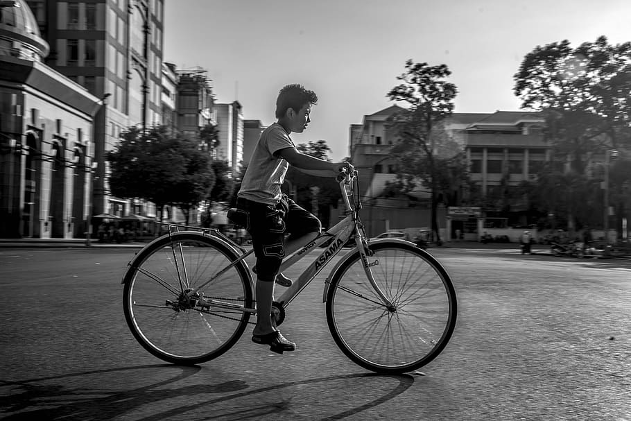 Вьетнам велосипед. Велосипед ulica. Картина велосипеды на улочках. Велосипед черно белое фото. Ride steps