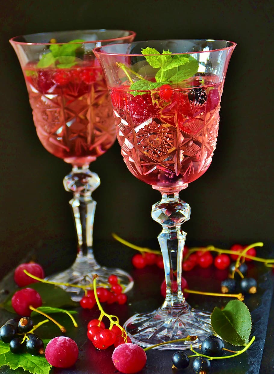 two clear wine glasses, cocktail, prosecco, berries, drink, mineral water