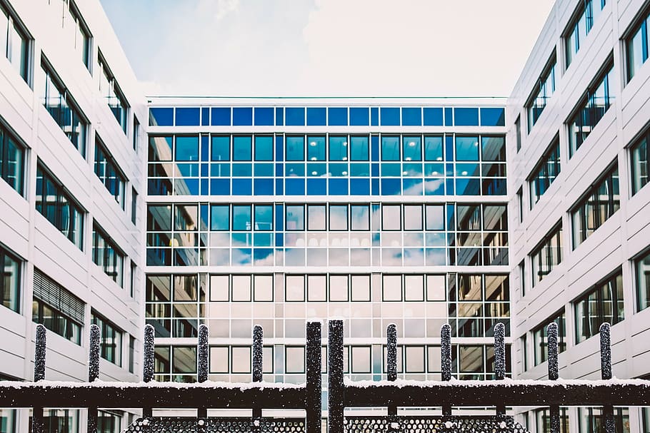 glass building under cloudy sky, buildings, architecture, design HD wallpaper
