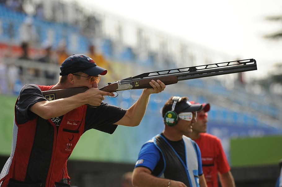 man holding shotgun, shooter, shooting, rifle, trap, olympics, HD wallpaper