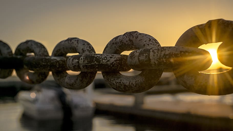 gray metal chain closeup photography, boat, dawn, dock, dusk HD wallpaper