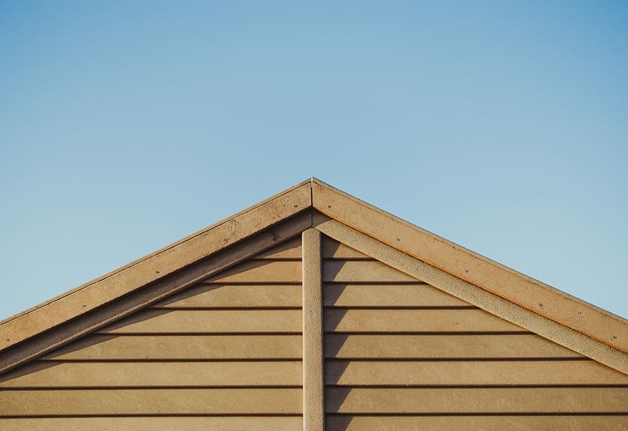 photo of brown wooden house roof under clear blue sky, photo of brown house roof HD wallpaper