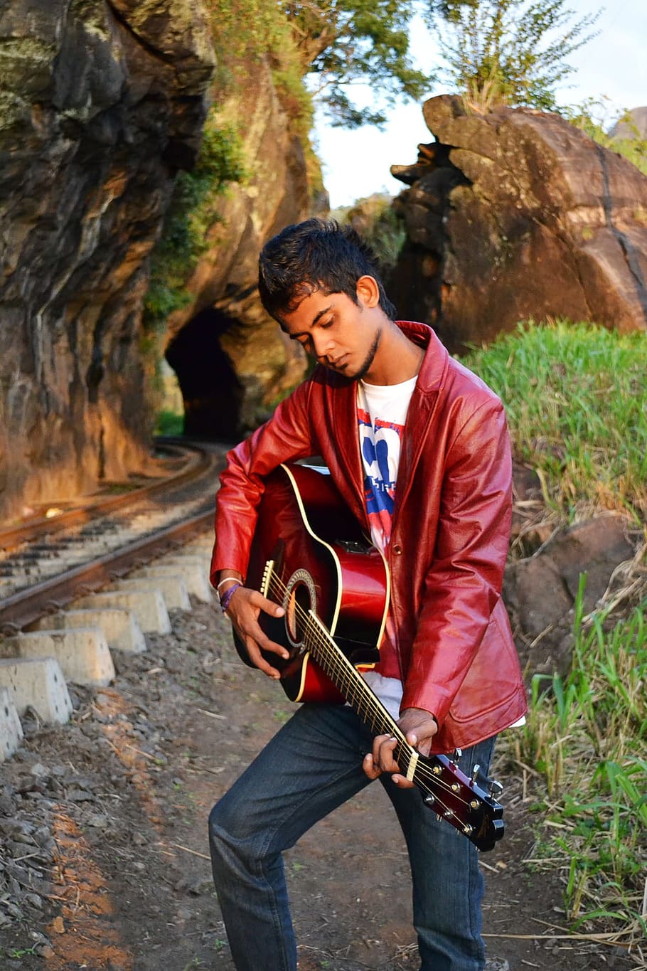 Guitarist, Boy, Pose, Scene, song, lyrics, singer, artist, rail road, HD wallpaper