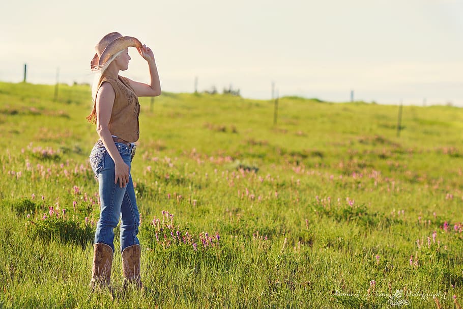 Woman Wearing Brown Cowboy Boots and Vest With Hat Under Blue Sky during Daytime, HD wallpaper