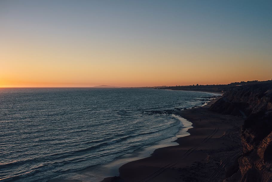 body of water during sunset, sea, waves, side, beach, sand HD wallpaper