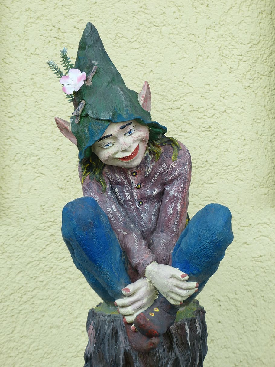 dwarf sitting on stump statue near yellow wall, elf, gnome HD wallpaper