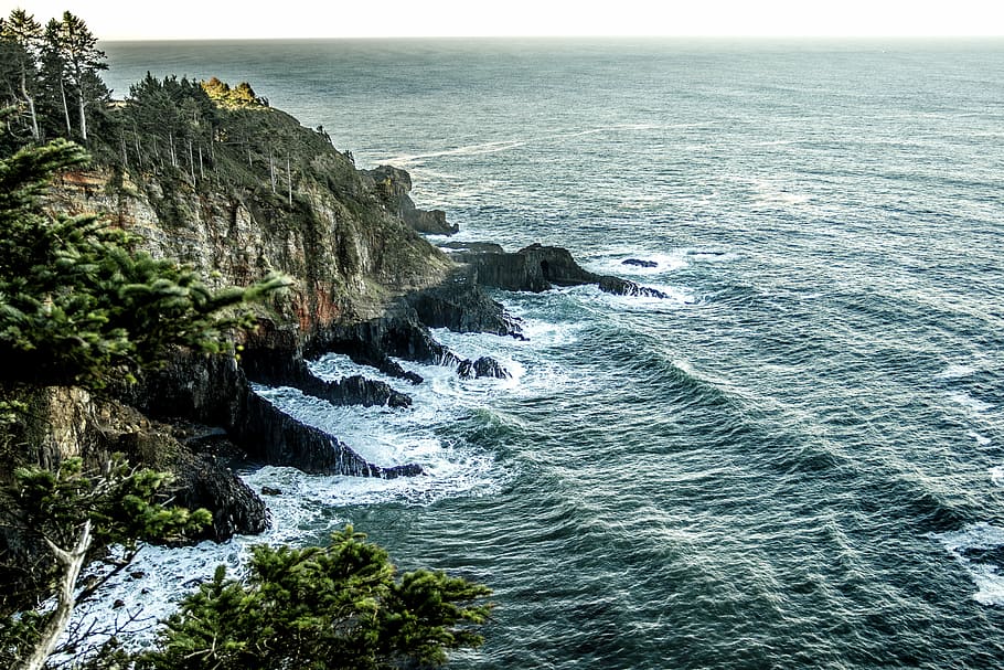 aerial photography of ocean wave on rock formation at daytime HD wallpaper