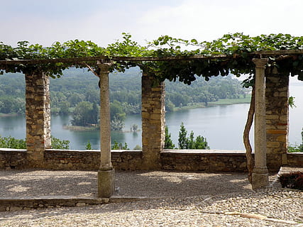 green vines on top of beige concrete path, varese, italy, columns HD wallpaper
