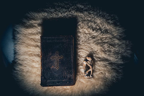 bible on white textile, holy scripture, book, pages, religion HD wallpaper