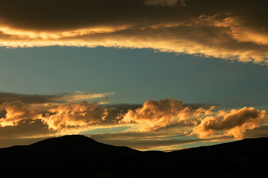 mountain during golden hour, silhouette of mountain during dusk HD wallpaper