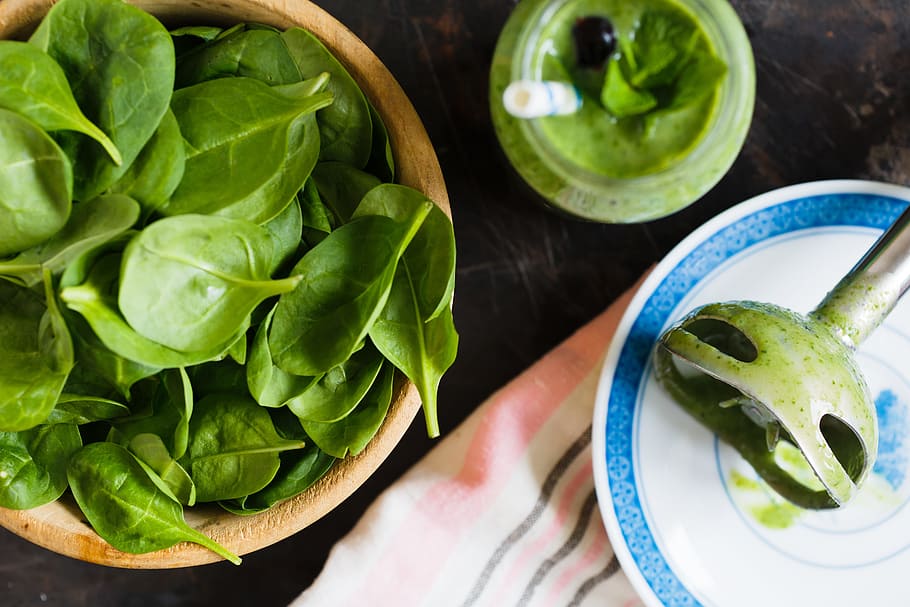 top view of spinach in brown bowl and clear glass jar, closeup, HD wallpaper