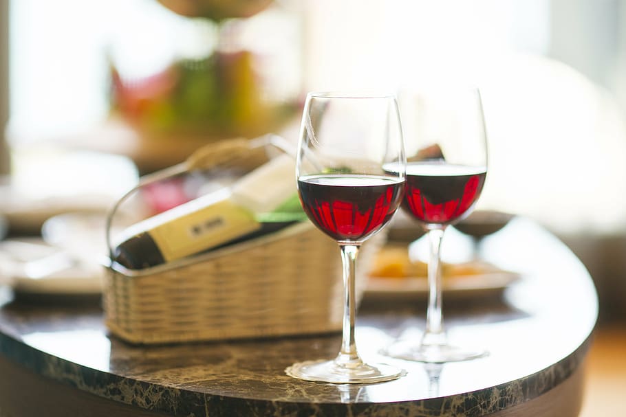 two wine glasses filled with wine, red, dinner, hotel, holiday HD wallpaper