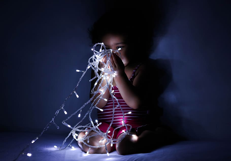 child, lighting, baby, hands, night, purity, love, babies, family HD wallpaper
