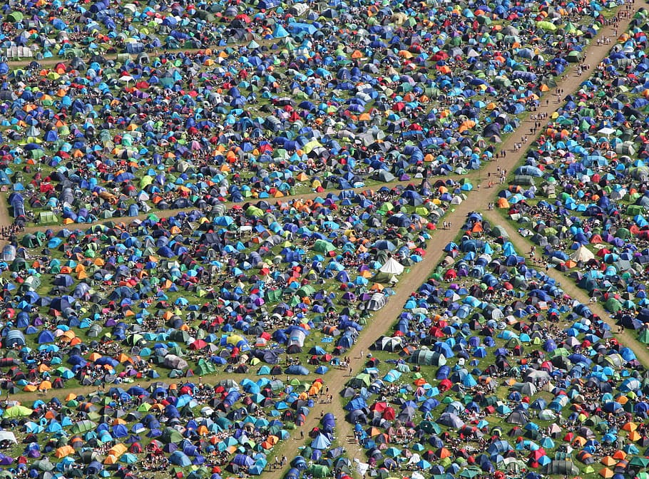 aerial photograph of camping site, bird's eyeview of a group of gathering people, HD wallpaper