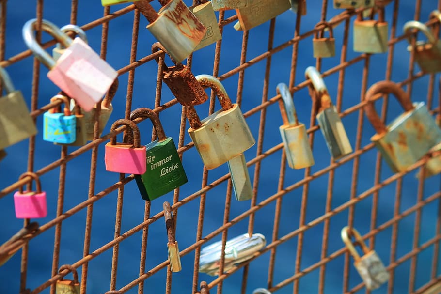 grid, castle, castles, padlock, love locks, love castle, padlocks HD wallpaper