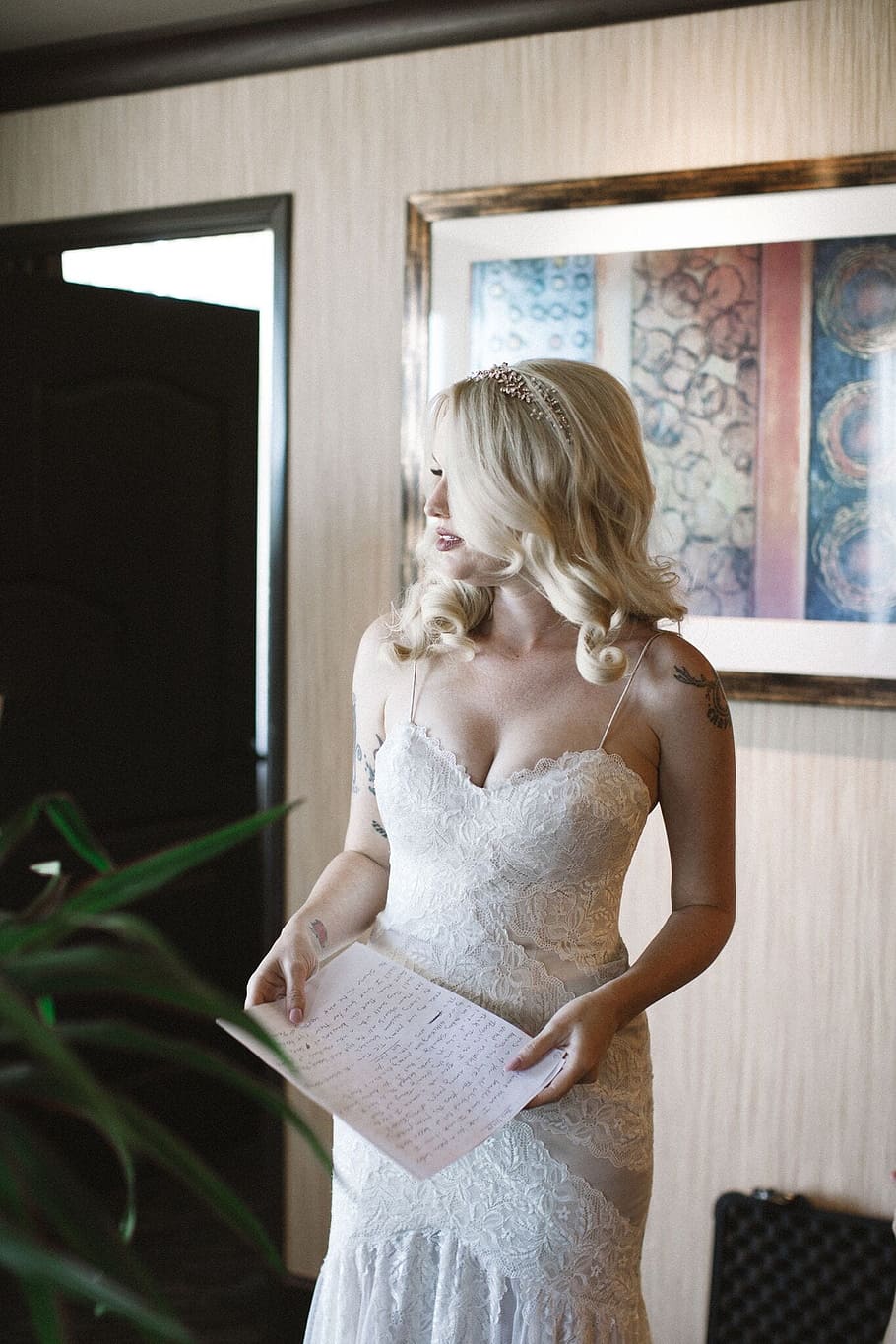 bride, getting ready, wedding, white, bridal, fashion, female HD wallpaper
