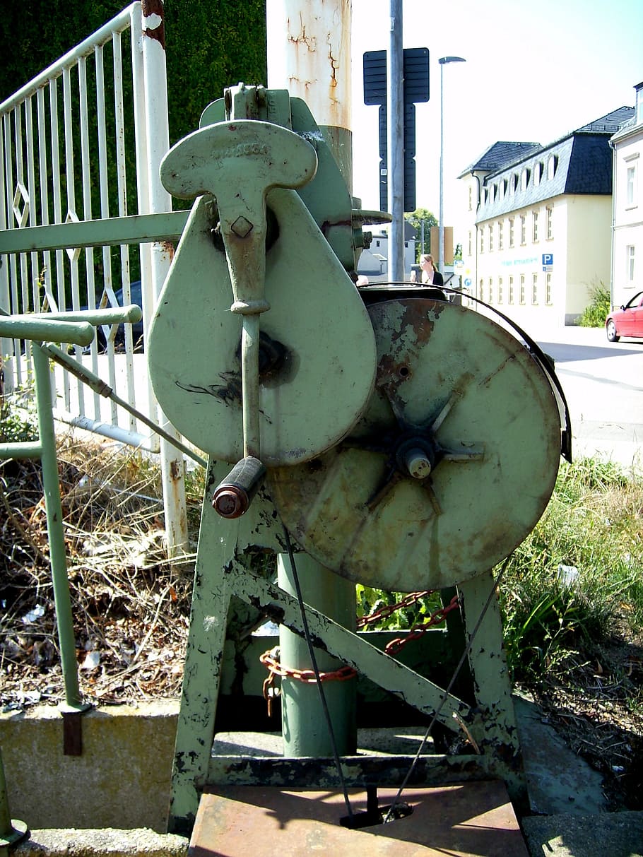 hand crank sensor, close, open, lock street, old, metal, no people HD wallpaper