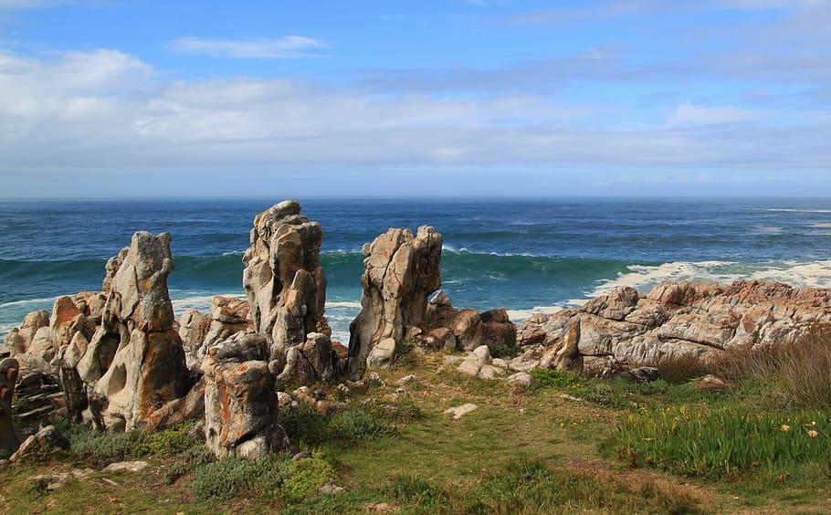 rock formation near body of water under blue skies, coast, cliff, HD wallpaper