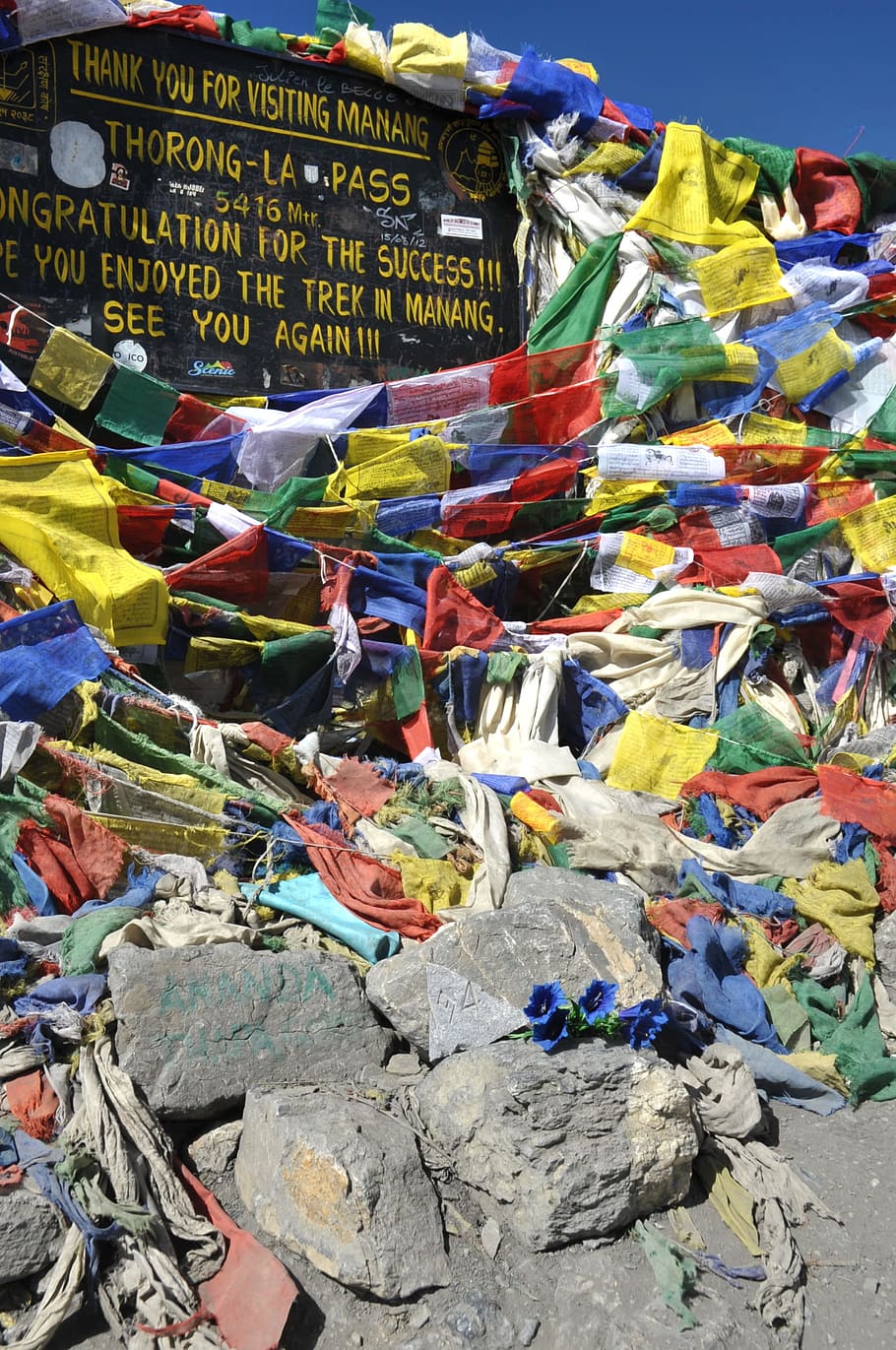 prayer flags, annapurna, trekking, nepal, mountain, himalayas HD wallpaper