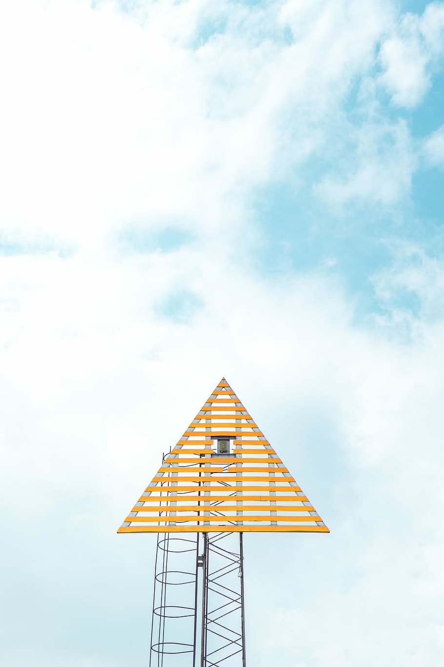 closeup photo of triangle tower with cloudy sky, brown wooden triangle on black metal tower under blue clear sky HD wallpaper