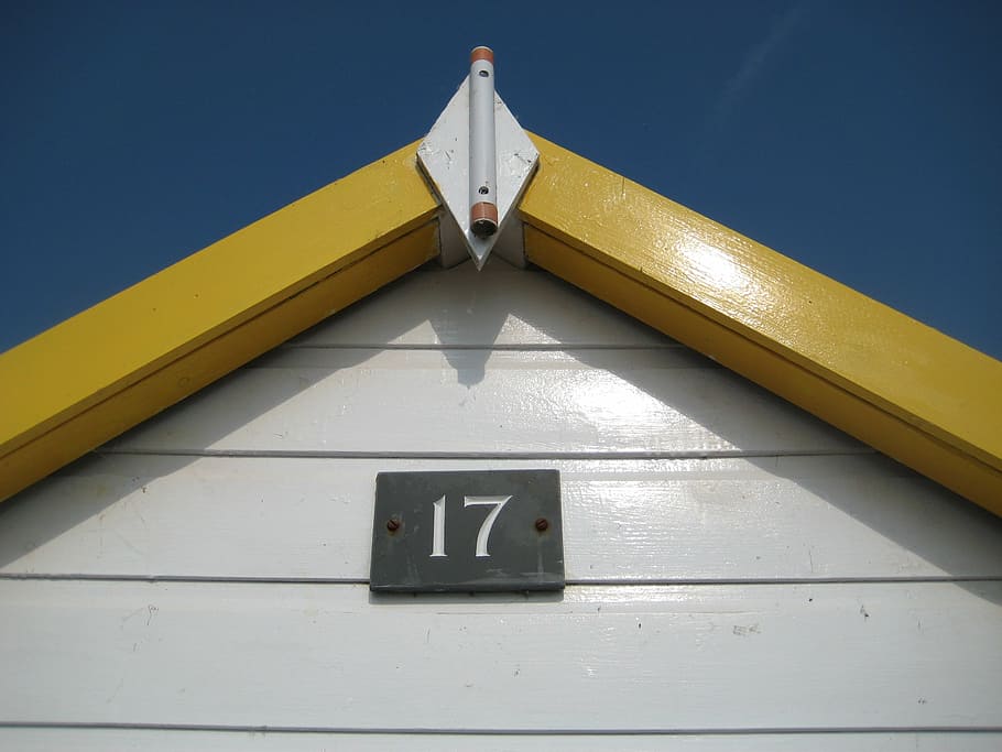 beach hut, seaside, 17, devon, holiday, summer, blue sky, communication HD wallpaper