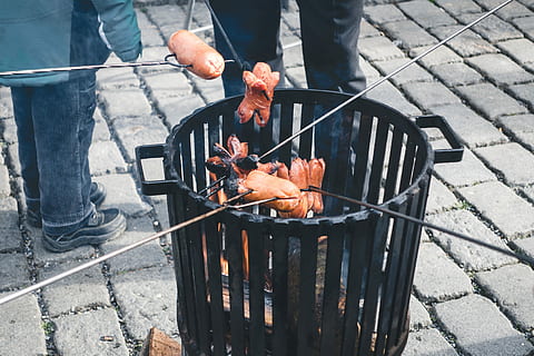 Roasting sausages outside, meat, food, barbecue Grill, cooking HD wallpaper