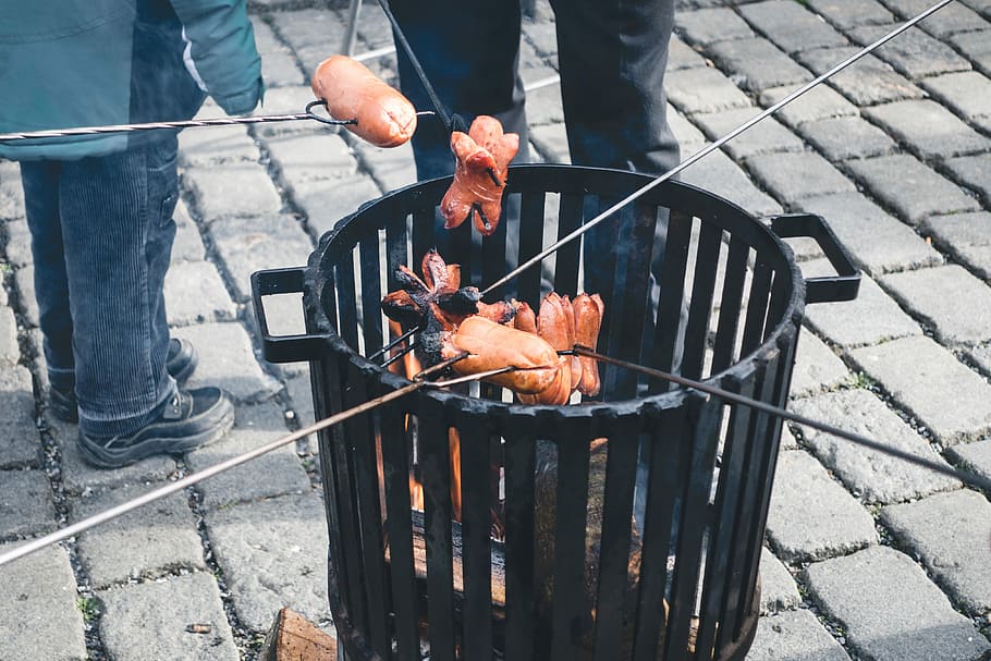 Roasting sausages outside, meat, food, barbecue Grill, cooking HD wallpaper