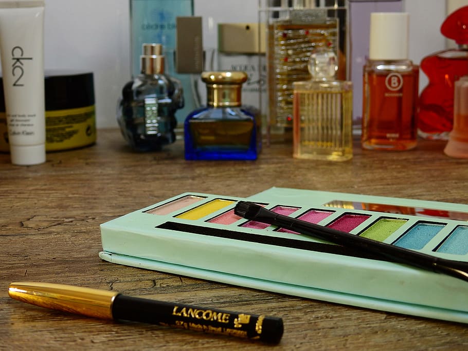 black eye shadow brush on eye shadow palette, Cosmetics, Make Up HD wallpaper