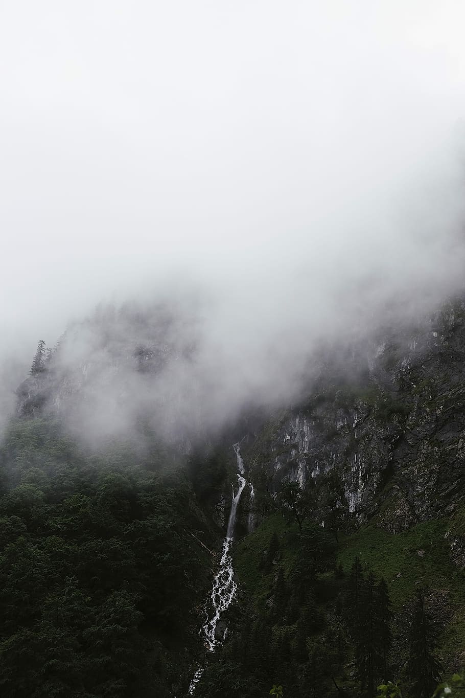fog covered mountain, foggi mountain, cascade, waterfall, stream HD wallpaper