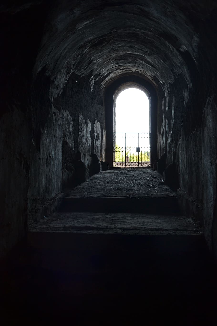 door, dark, obscure, output, light, old door, worrying, arch HD wallpaper