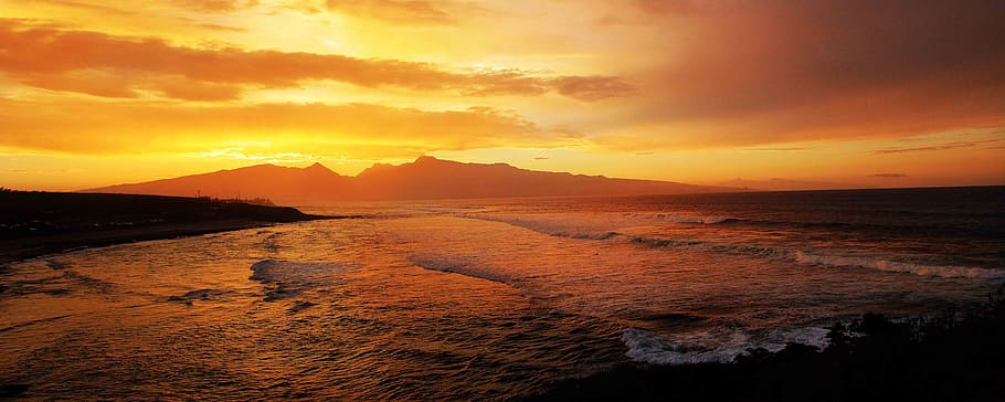 silhouette dusk photo of ocean waves during golden time, sunset HD wallpaper