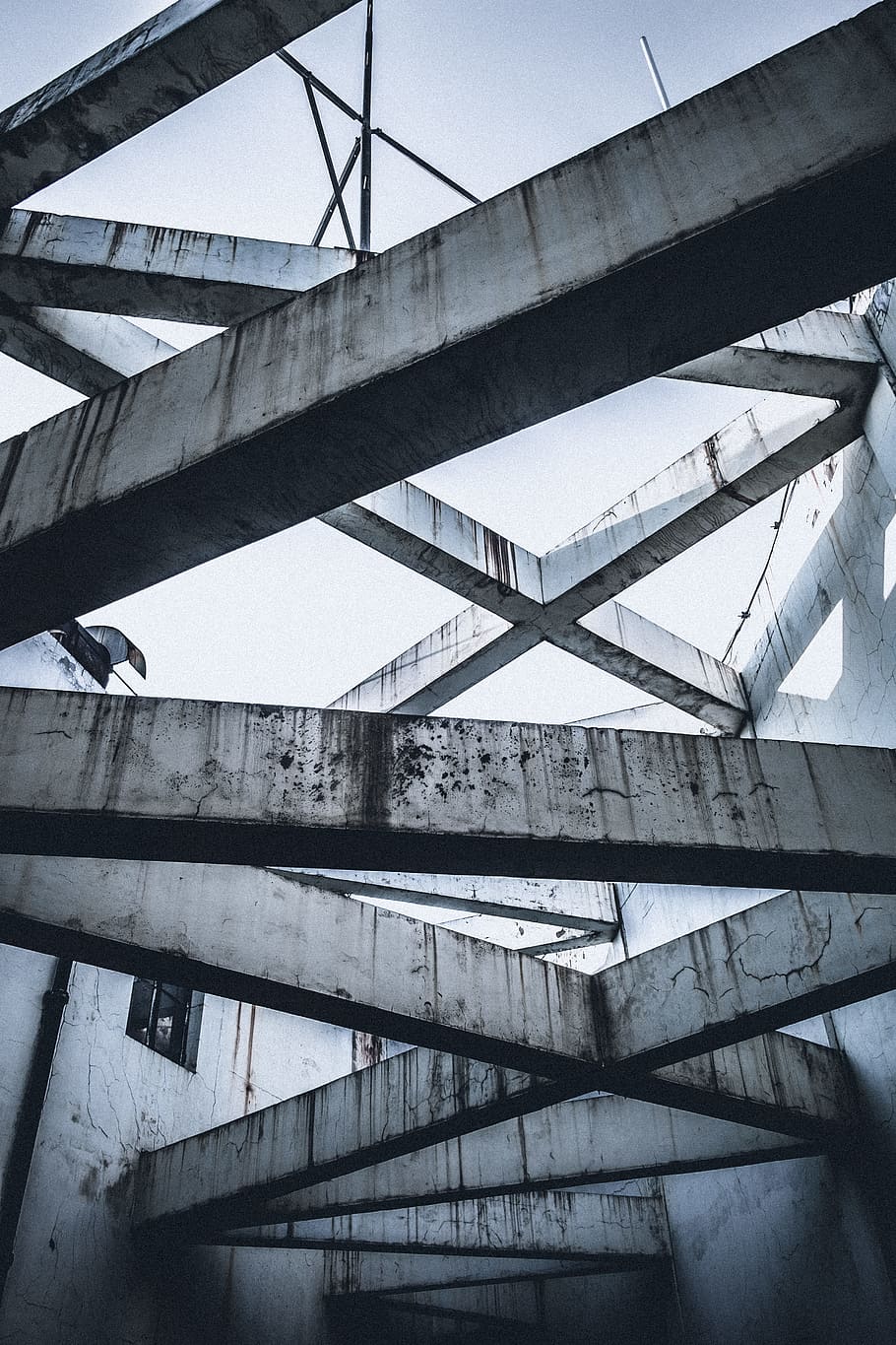 white concrete structure, white steel structure frames, building HD wallpaper