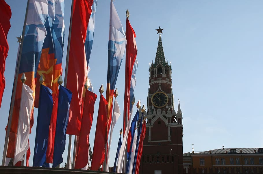 kremlin, flags, victory day celebration, spasskaya tower, red square, HD wallpaper