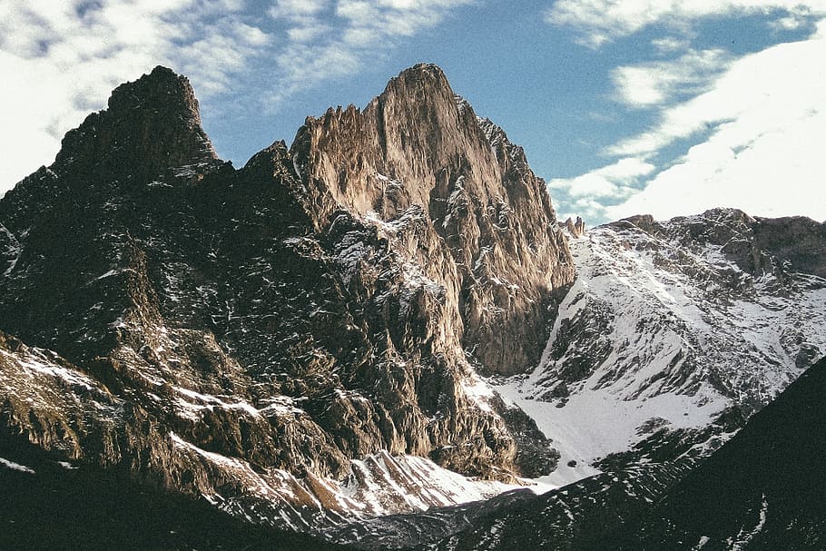 snow covered brown and gray mountain, landscape photography of snow covered mountain HD wallpaper