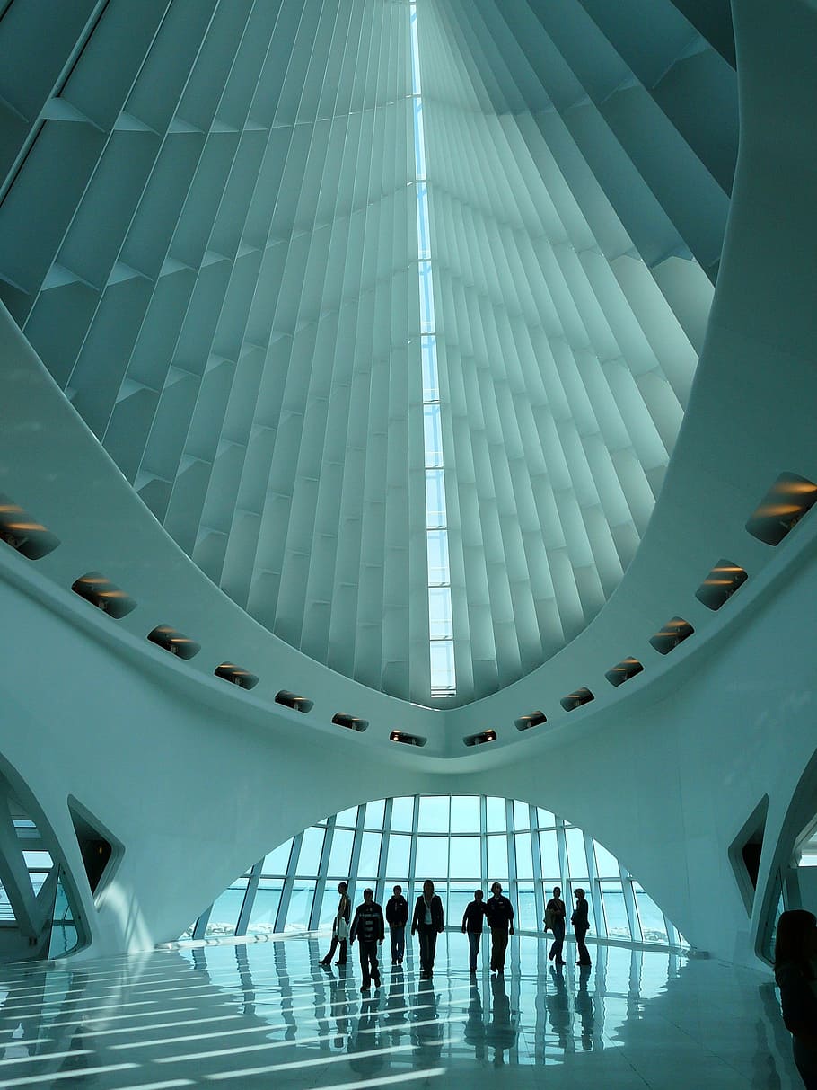 people inside white high rise building during daytime, milwaukee art museum, HD wallpaper