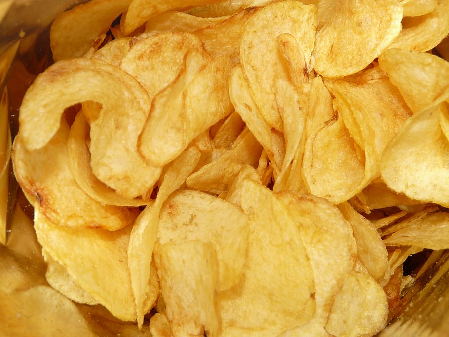 deep fried chips in close-up photo, potato chips, food, eat, fat, HD wallpaper