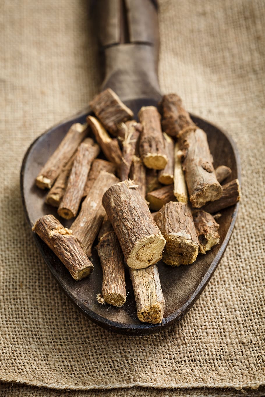 close-up photography of beige cut log, licorice, root, herbal