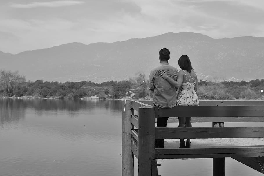 couple sitting on fence near body of water, romantic, relationship, HD wallpaper