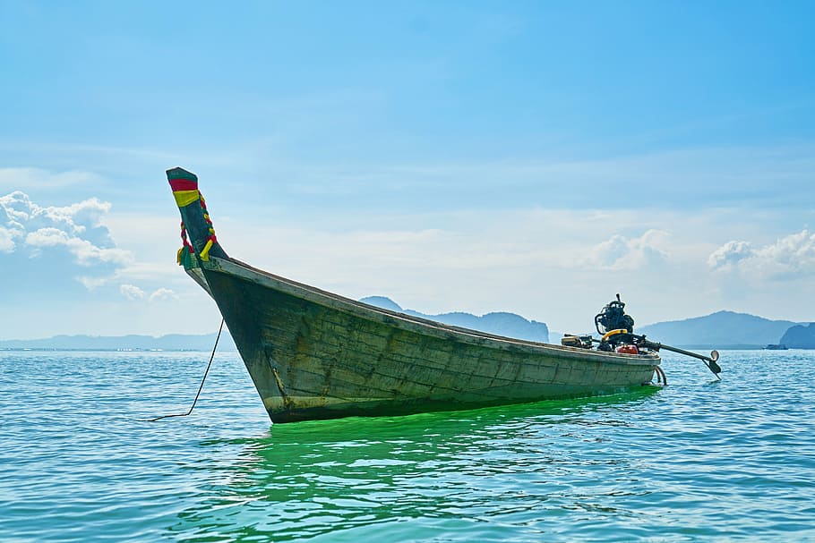 gray wooden outboard boat on body of water, ship, tropical HD wallpaper