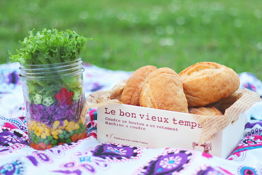 Le bon viex temps bread in box, food, basket, food and drink HD wallpaper