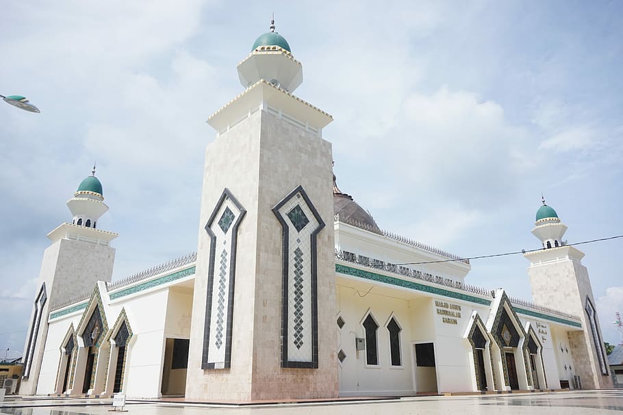 photo of white concrete mosque, person taking photo of mosque HD wallpaper