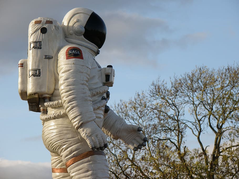 Spaceman, Astronaut, Statue, technology, futuristic, one person HD wallpaper