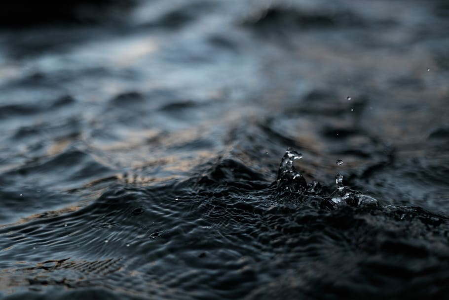water drop in macro shot, time lapse photography of water splash HD wallpaper