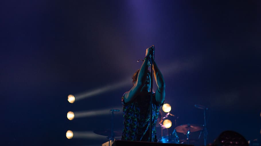 people, man, stage, light, dark, night, concert, illuminated HD wallpaper