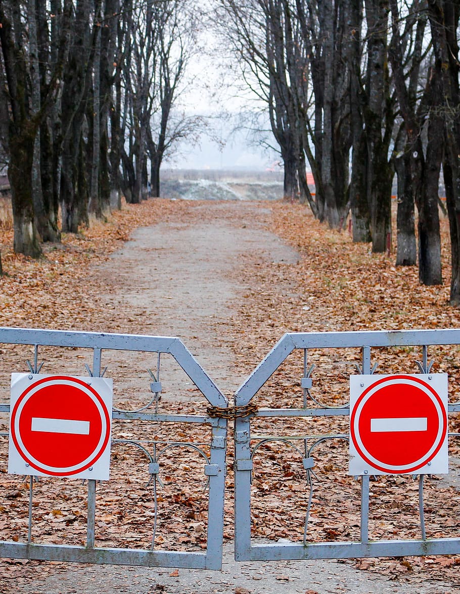 closed, stop, brick, sign, alley, there's no traffic, only pedestrians HD wallpaper