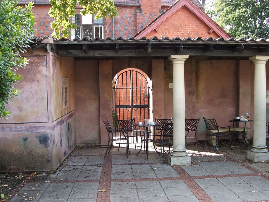 table, chairs, pillars, architecture, building, city, historic HD wallpaper