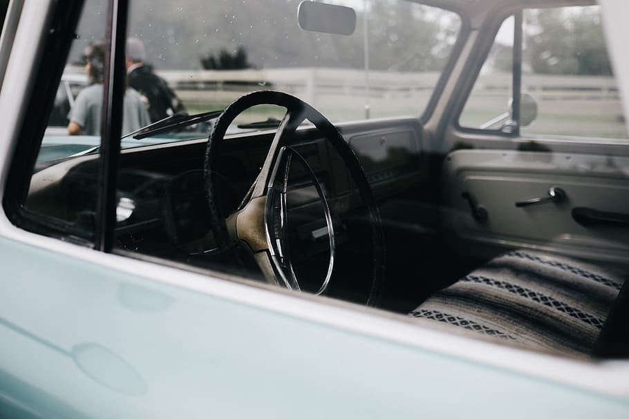 manual steering wheel with people near vehicle, black steering wheel HD wallpaper