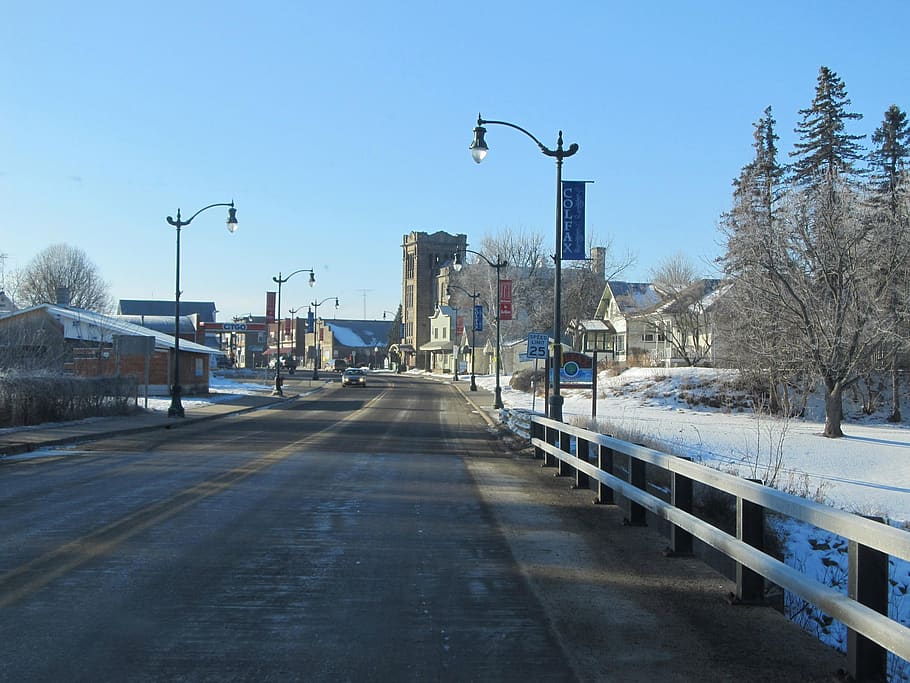 Capital towns. Середина города. Висконсин улучшения. Городок в Висконсине фильм. Висконсин время.