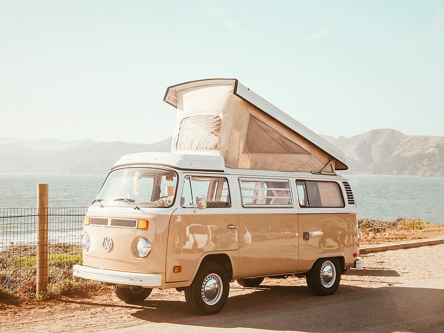 brown Volkswagen T1 van near body of water at daytime, brown and white Volkswagen T2 parked near the beach, HD wallpaper